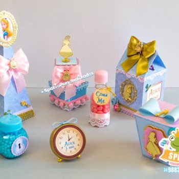 Kit Papelaria Personalizada - tema Alice no País das Maravilhas - Luxo
