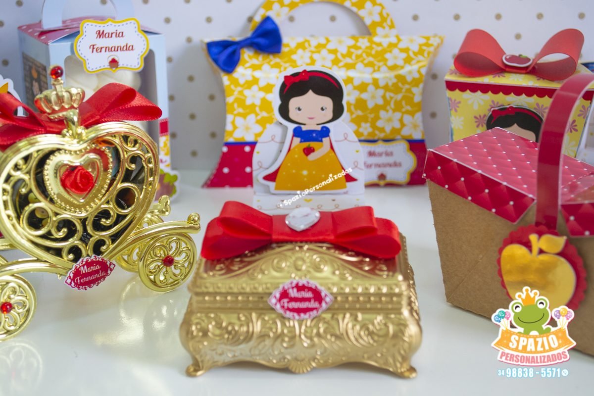 Bau dourado Branca de Neve Luxo