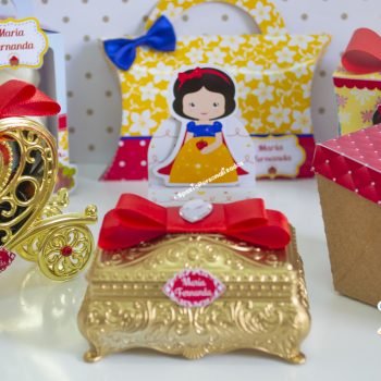 Bau dourado Branca de Neve Luxo