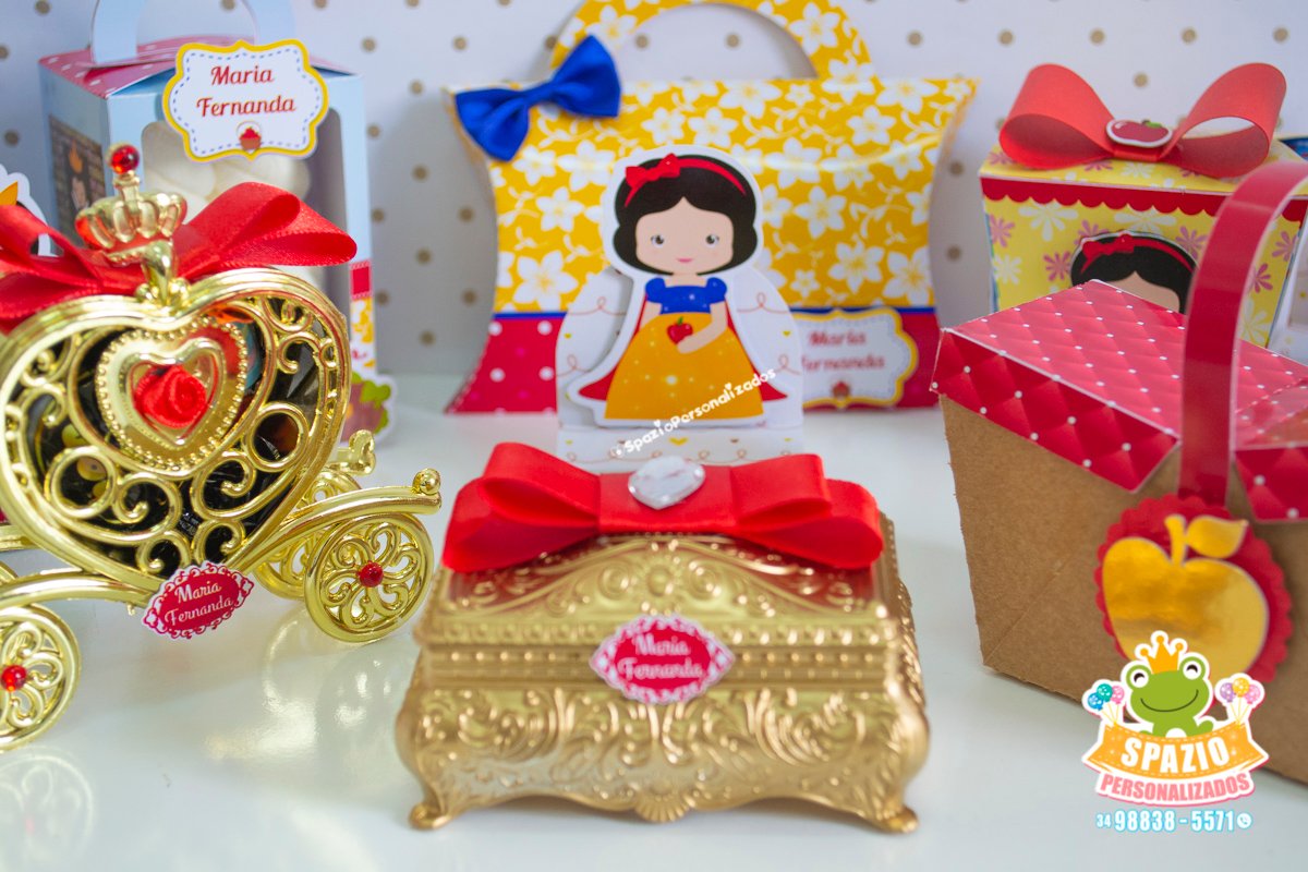 Bau dourado Branca de Neve Luxo