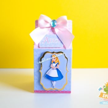 Caixinha Milk tema Alice no País das Maravilhas